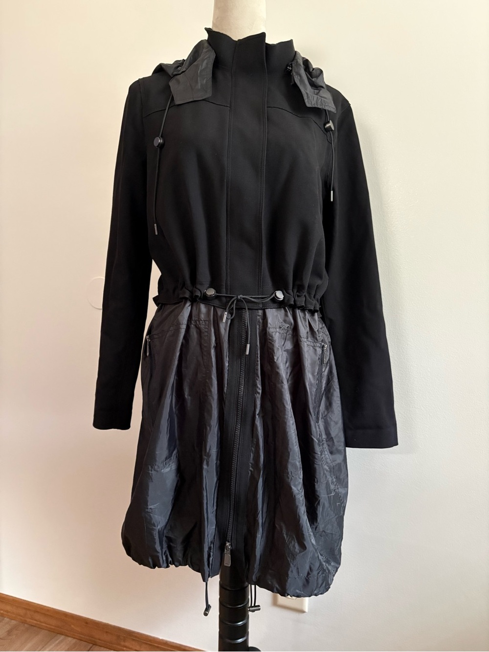 Elie Tahari Black Technical Softshell Combo Anorak Bubble Hem Jacket Size Medium